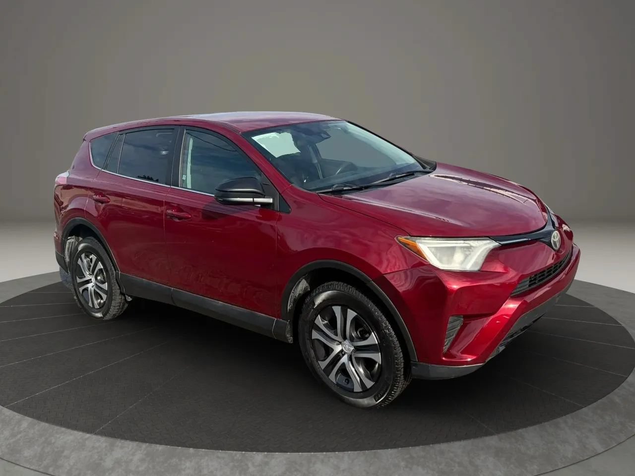 Used 2018 Toyota RAV4 LE FWD image 7