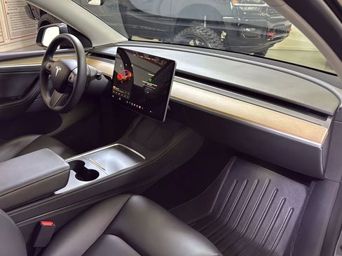 Used 2023 Tesla Model Y Long Range AWD/4WD image 16
