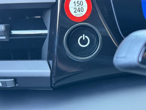 New 2025 Porsche Macan Electric image 24