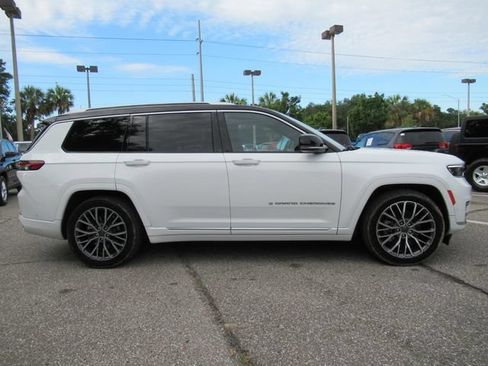 Used 2023 Jeep Grand Cherokee L Summit AWD/4WD image 2
