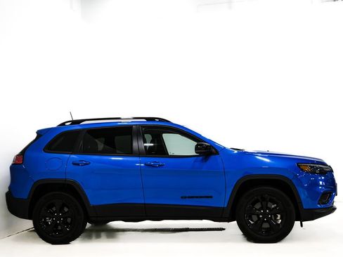 Used 2023 Jeep Cherokee Altitude Lux w/ Lux Elite Package AWD/4WD image 5