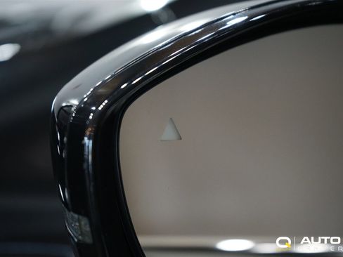 Used 2022 Chrysler Pacifica Touring-L image 11