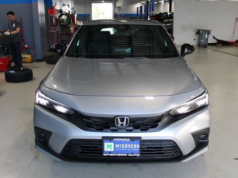 Used 2023 Honda Civic Sport image 2
