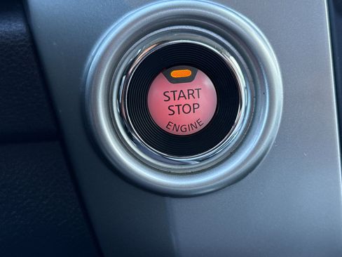 Used 2021 Nissan Titan SV w/ SV Convenience Package image 21