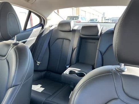 Used 2023 Genesis G70 2.0T image 5