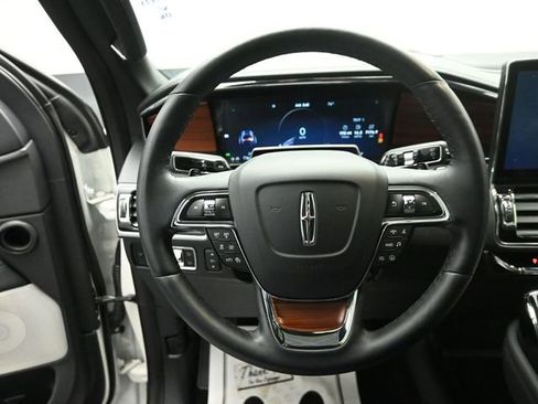 Used 2024 Lincoln Navigator Reserve image 15