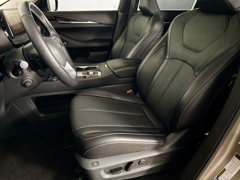 Used 2025 INFINITI QX60 Sensory w/ Vision Package AWD/4WD image 23