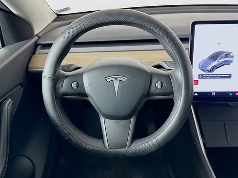 Used 2021 Tesla Model Y Long Range image 16