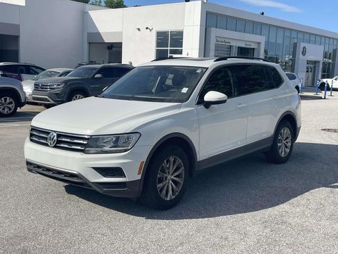 Used 2018 Volkswagen Tiguan SE w/ Panoramic Sunroof Package FWD image 3