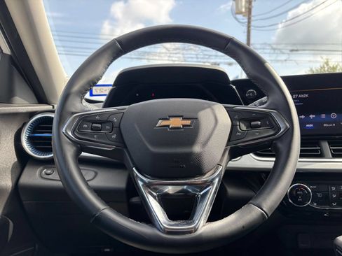 Used 2025 Chevrolet Trax LT w/ LT Convenience Package FWD image 27