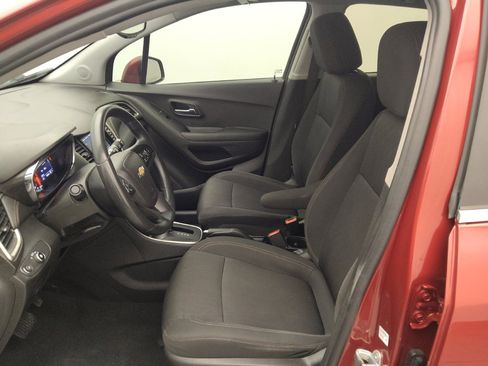 Used 2020 Chevrolet Trax LT image 17
