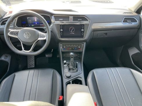 Used 2022 Volkswagen Tiguan SE w/ Panoramic Sunroof Package image 10