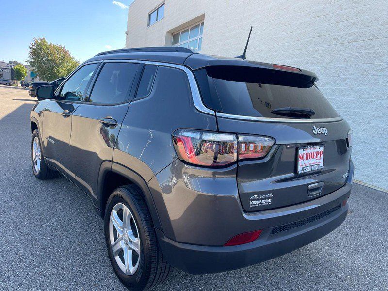 Used 2023 Jeep Compass Latitude w/ Convenience Group AWD/4WD image 5