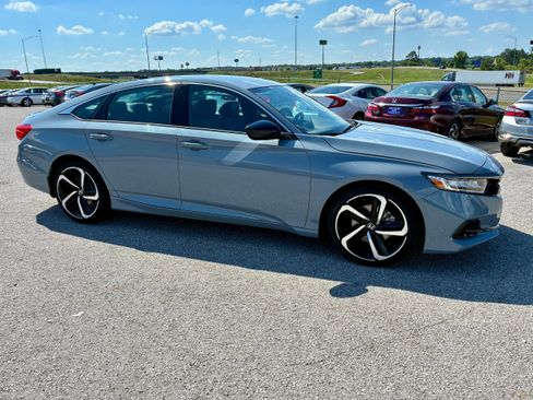 Used 2021 Honda Accord Sport image 8
