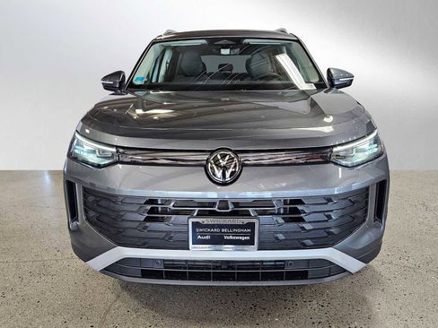 New 2025 Volkswagen Tiguan SE image 2