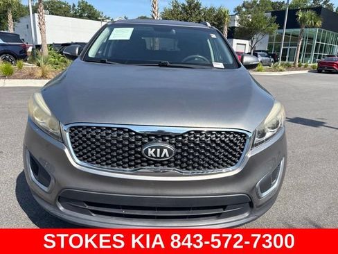 Used 2016 Kia Sorento FWD image 2