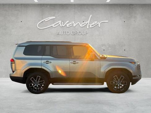 Used 2024 Lexus GX 550 w/ Accessory Package (Z1) AWD/4WD image 8