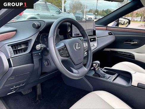 Used 2025 Lexus ES 350 w/ Premium Package image 14
