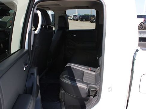 Used 2024 Nissan Frontier SL AWD/4WD image 15