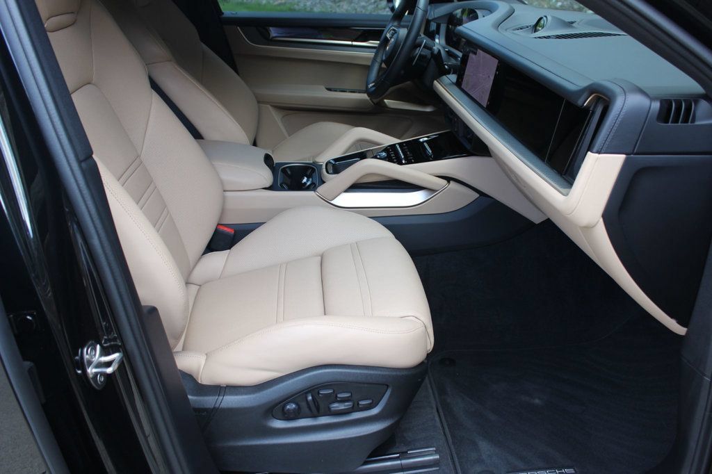 Used 2025 Porsche Cayenne Coupe AWD/4WD image 24