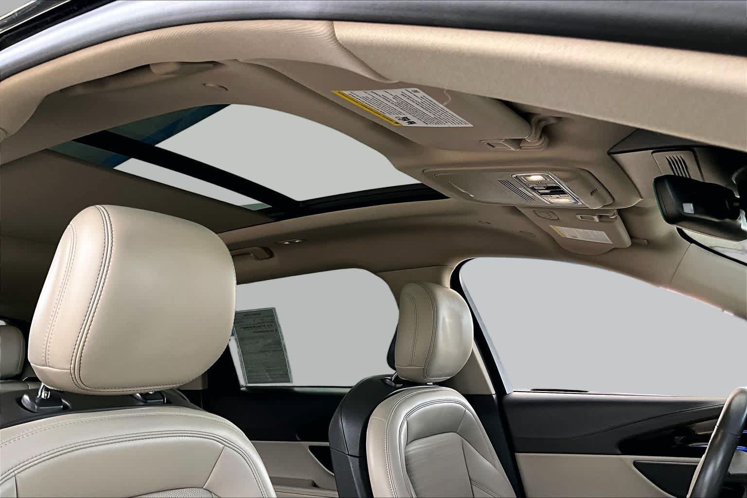 Used 2025 Lincoln Nautilus Reserve AWD/4WD image 14