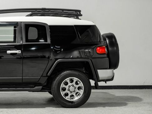 Used 2013 Toyota FJ Cruiser 4WD w/ Upgrade Pkg image 11