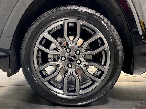 Used 2023 GMC Terrain Denali w/ Black Diamond Edition AWD/4WD image 9