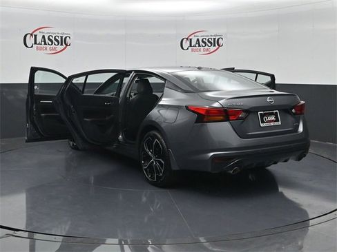 Used 2025 Nissan Altima 2.5 SR image 33