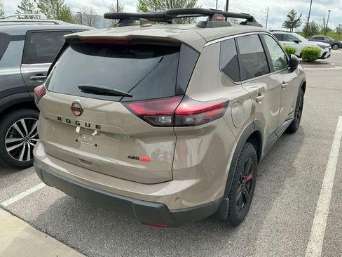 Used 2025 Nissan Rogue SV image 5