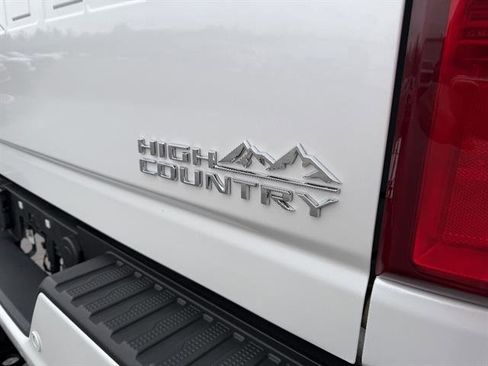 Used 2022 Chevrolet Silverado 3500 High Country image 38