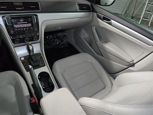 Used 2019 Volkswagen Passat 2.0T Wolfsburg w/ Wheels & Sunroof Package image 18