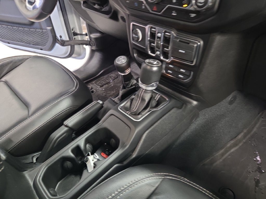 Used 2023 Jeep Wrangler Unlimited Sahara w/ Cold Weather Group AWD/4WD image 16
