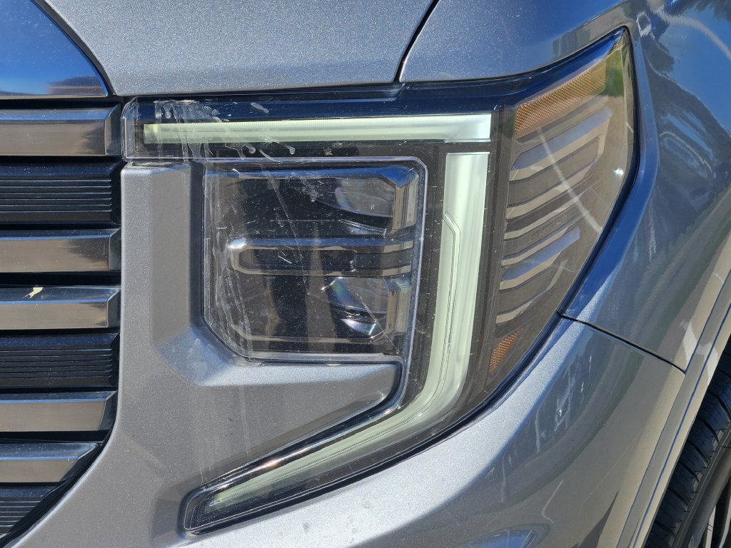 Used 2023 GMC Sierra 1500 AT4 w/ AT4 Premium Package AWD/4WD image 10
