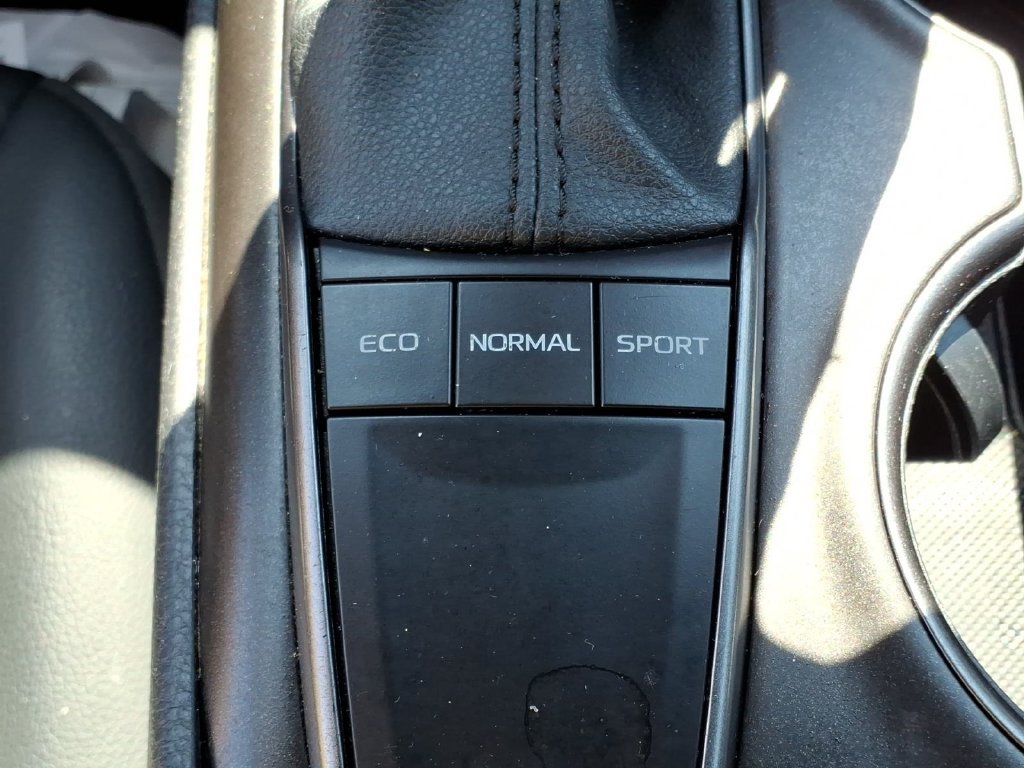 Used 2024 Toyota Camry SE w/ Convenience Package FWD image 11