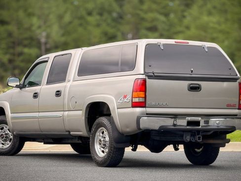 Used 2003 GMC Sierra 1500 SLT w/ SLT Preferred Equipment Group AWD/4WD image 9