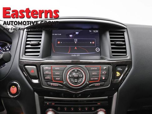 Used 2020 Nissan Pathfinder SL AWD/4WD image 12