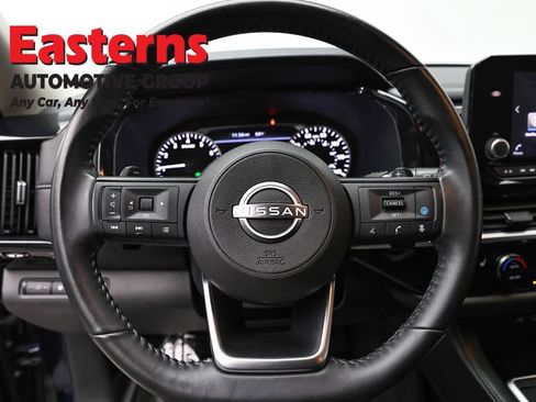 Used 2025 Nissan Pathfinder SV FWD image 10