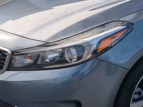 Used 2017 Kia Forte EX image 7