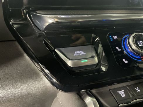 Used 2025 GMC Sierra 3500 Denali w/ Denali Reserve Package image 16