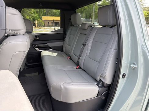 Used 2025 Toyota Tundra Limited AWD/4WD image 21