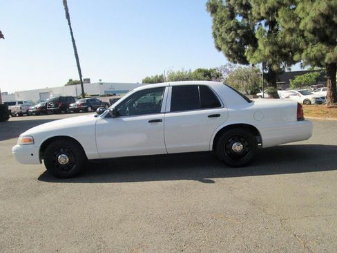 Used 2010 Ford Crown Victoria Police Interceptor image 3