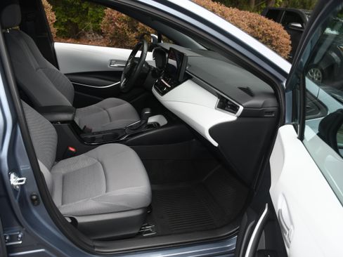Certified 2025 Toyota Corolla SE FWD image 19