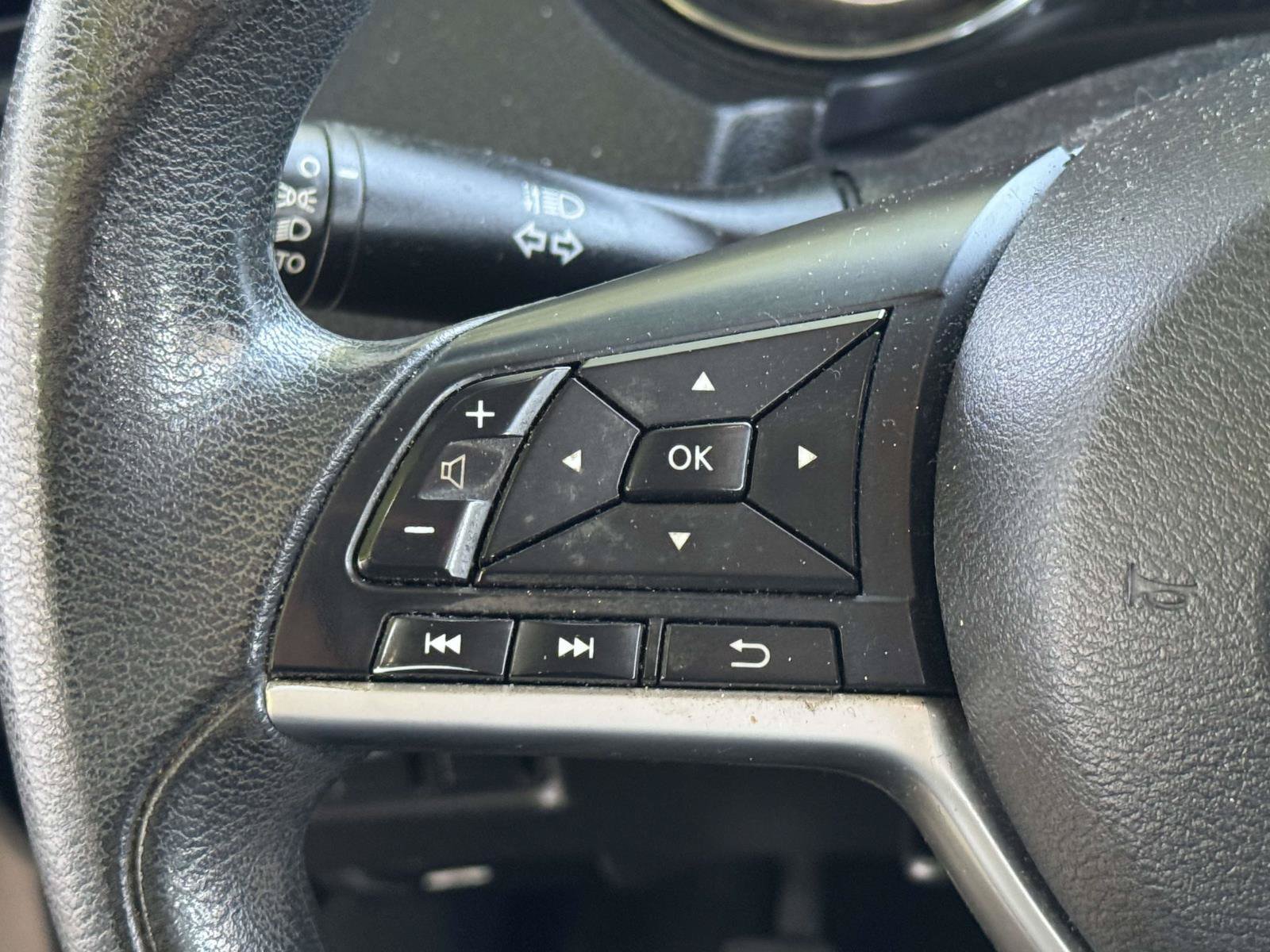 Used 2020 Nissan Rogue S FWD image 16