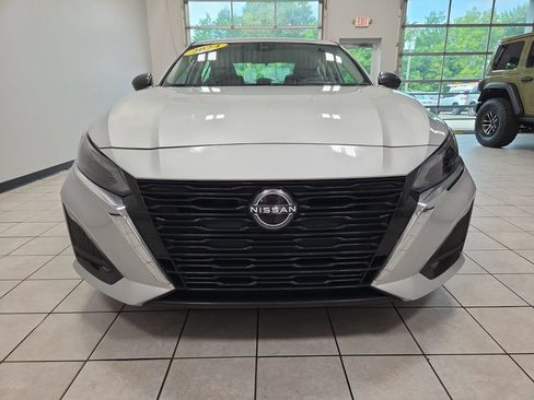 Used 2024 Nissan Altima 2.5 SV FWD image 6