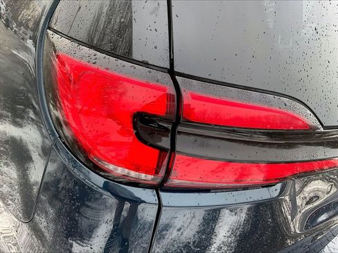 Used 2024 Chrysler Pacifica Touring-L image 32