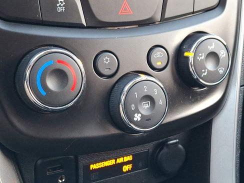 Used 2022 Chevrolet Trax LT w/ LT Convenience Package image 20