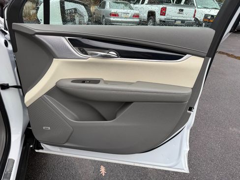 Used 2024 Cadillac XT6 Premium Luxury image 24