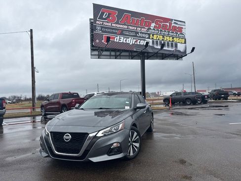 Used 2021 Nissan Altima 2.5 SL image 1