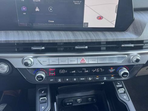 Used 2024 Kia Telluride EX w/ EX Captain's Chair Package FWD image 11