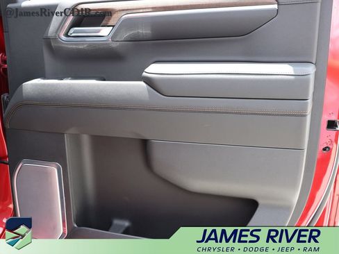 Used 2023 Chevrolet Silverado 1500 High Country w/ Technology Package AWD/4WD image 11